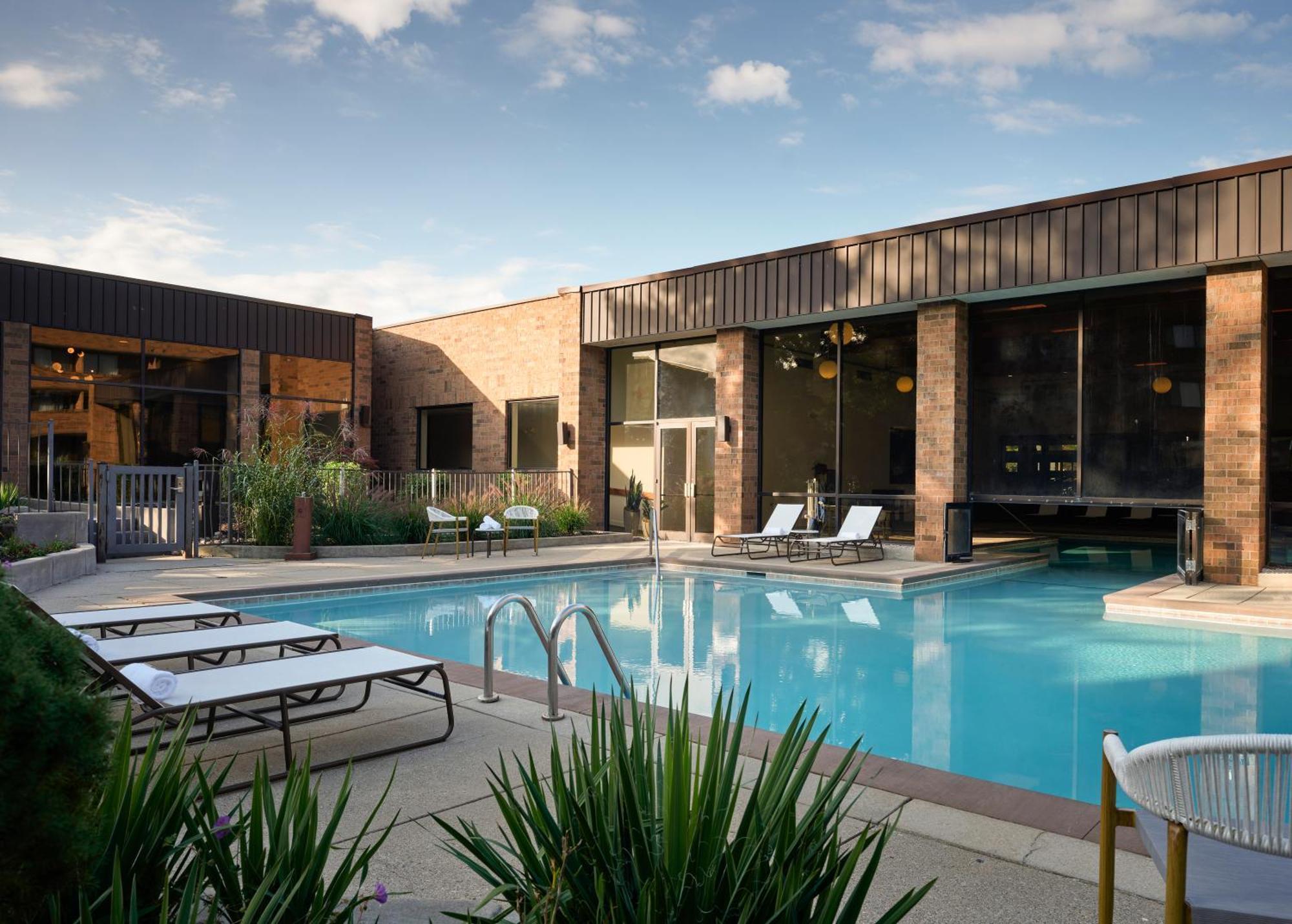 Sheraton Grand Rapids Airport Hotel Cascade Exterior foto