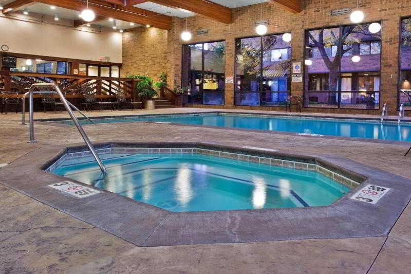 Sheraton Grand Rapids Airport Hotel Cascade Exterior foto